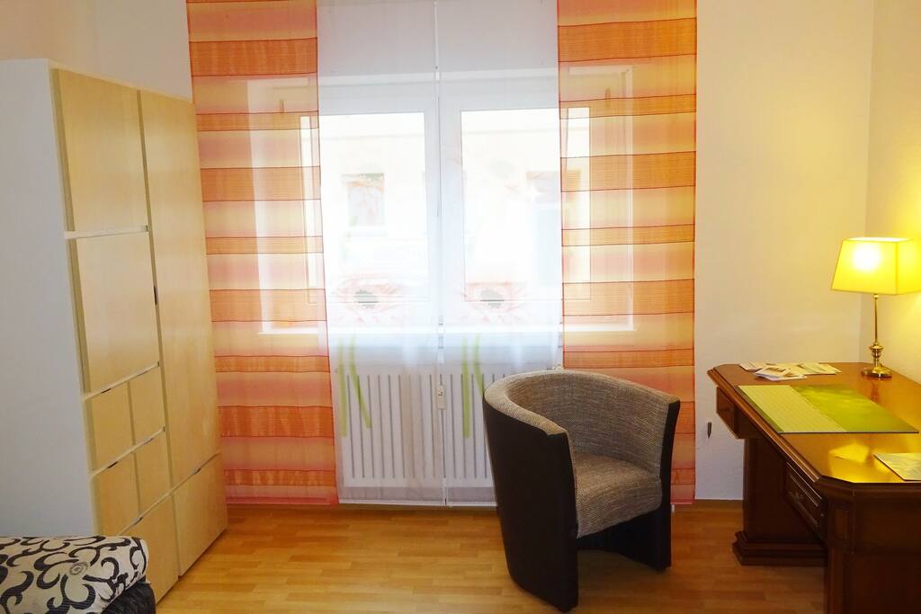 geräumiger Kleiderschrank