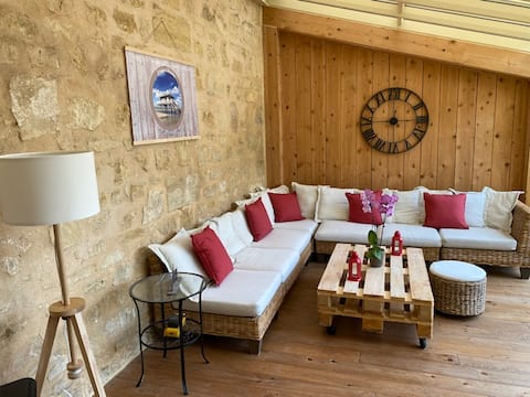 Top Airbnb: Cozy stone apartment 100 m2 Veranda, balcony, pkg à Bordeaux