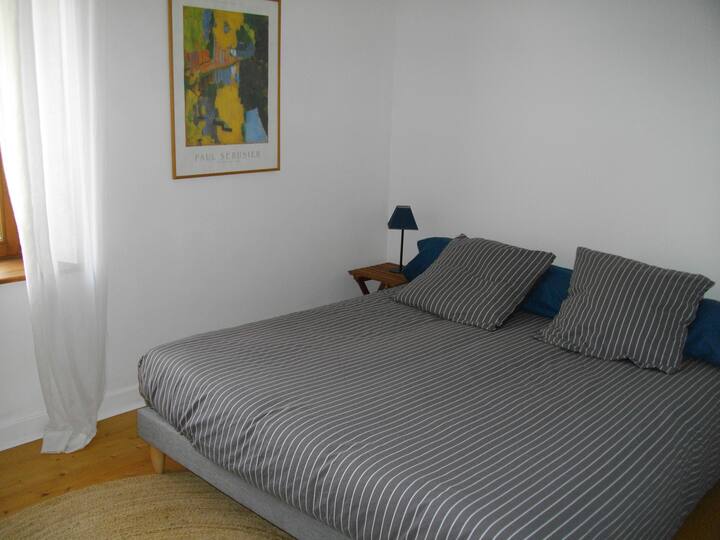 Eigen kamer 
Begane grond: 160x200 met 1 kast en verduisteringsgordijn