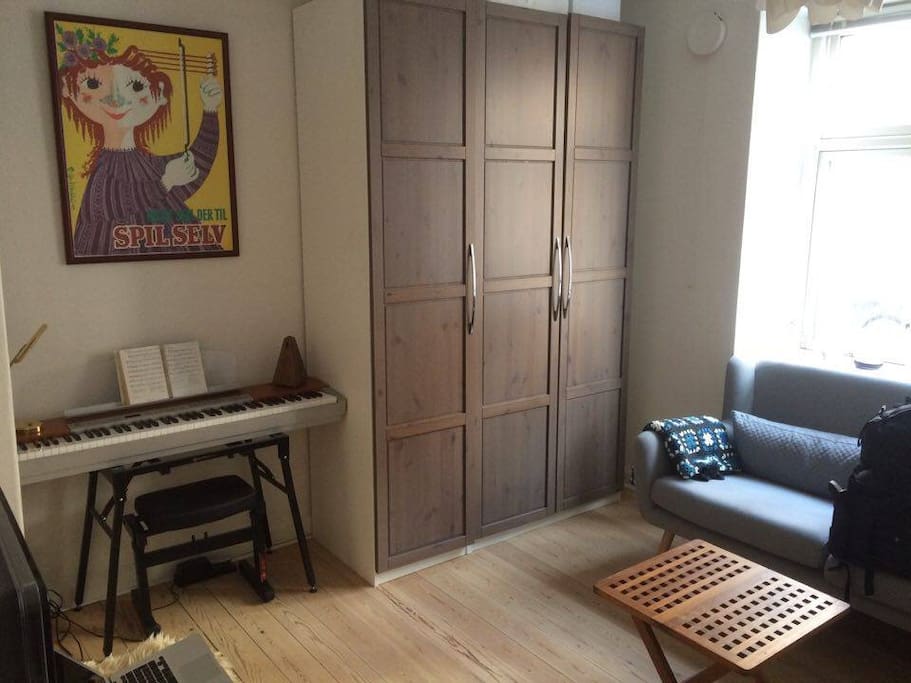 The bedroom also has an electrical piano