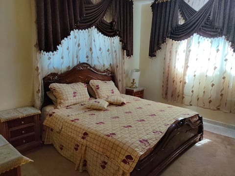 Beautiful Apartment with Outdoor Courtyard
It has two bedrooms, a salon, a salon, two bathrooms, a kitchen with a plaza and a garden