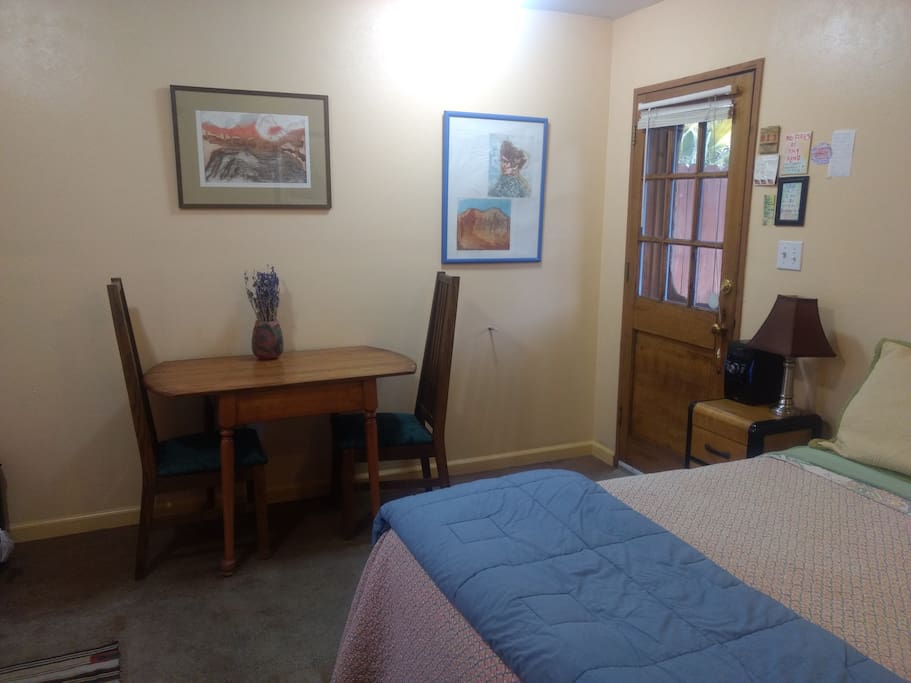 Comfort and privacy for two.