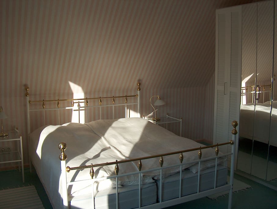 Großes Schlafzimmer