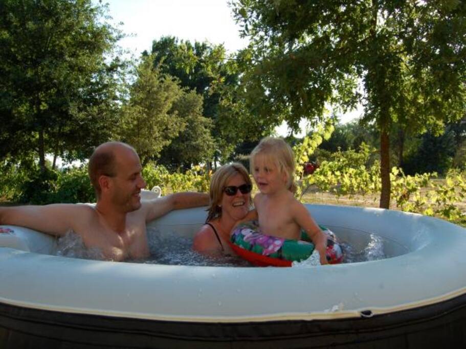 De jacuzzi bij het terras aan de westkant