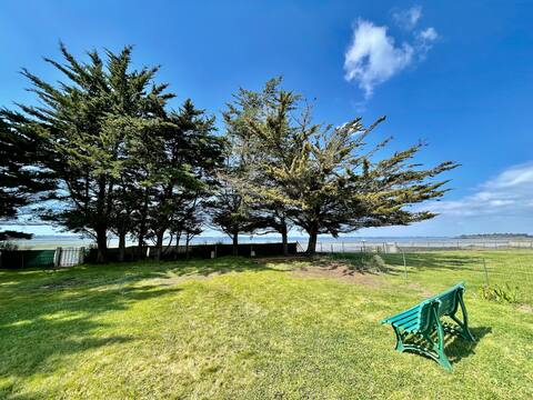 Private access to the sea - House with enclosed garden