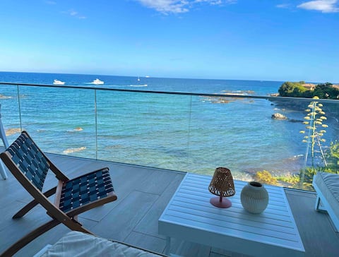 Popular Airbnb listing: Waterfront – Luxury 2-bedroom apartment in Sari Solenzara