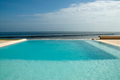 Beachfront Home In Mancora, chef included!