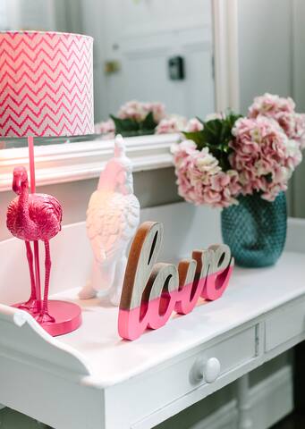 Cosy Home-Sleeps 10 -City 15 mins walk/Tram 2 Mins gallery image 5