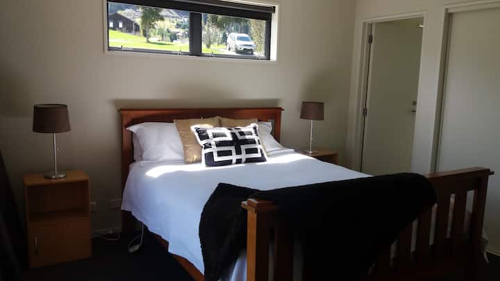 Main bedroom with ensuite 