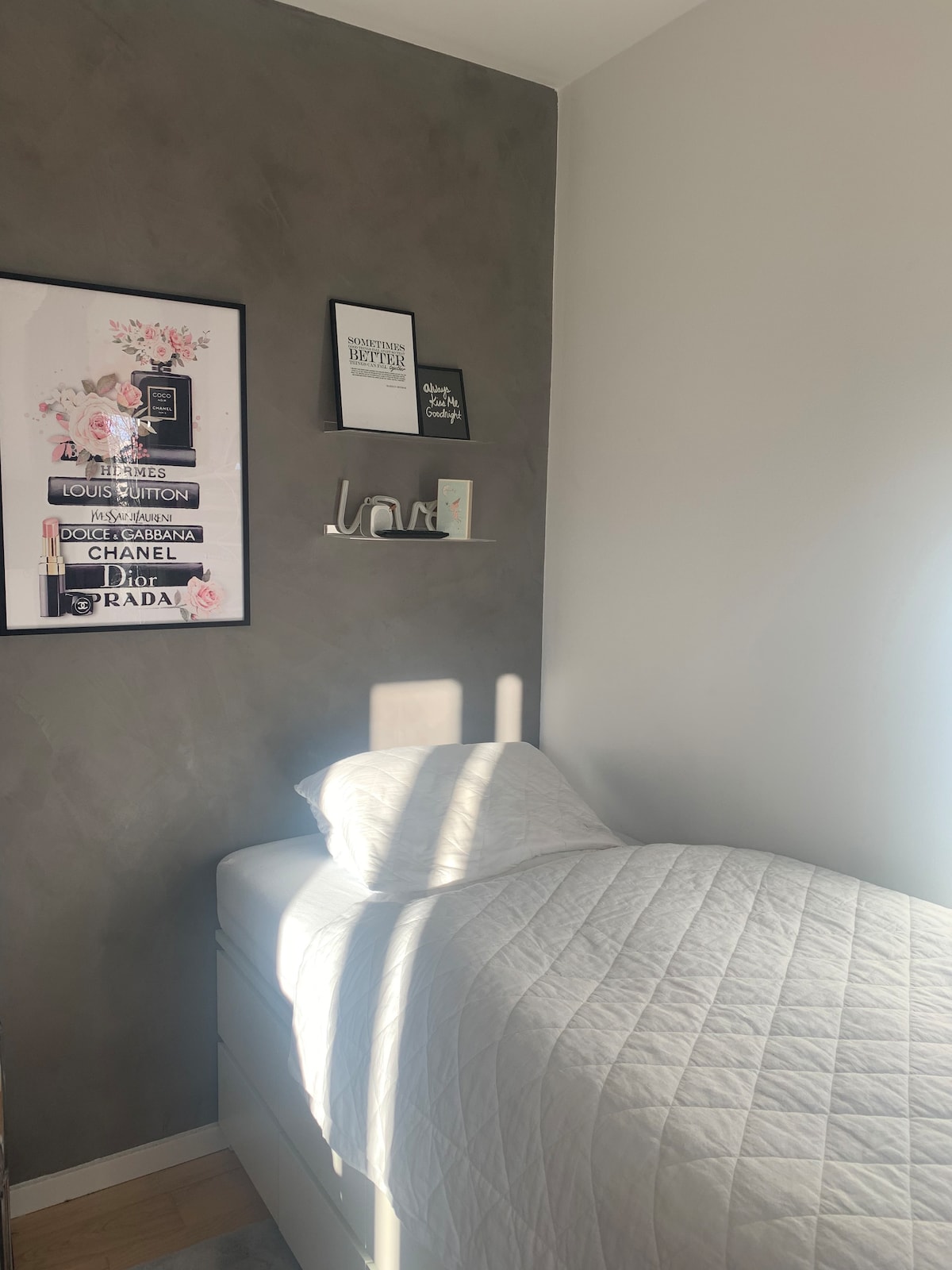 Tercer dormitorio: tamaño cama de 90 x 200 cm.