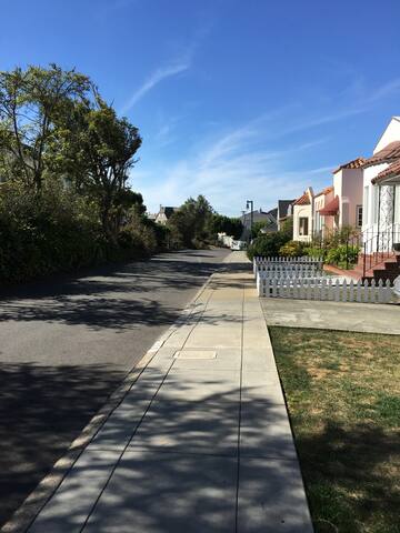 Sunny, family-friendly and charming gallery image 4