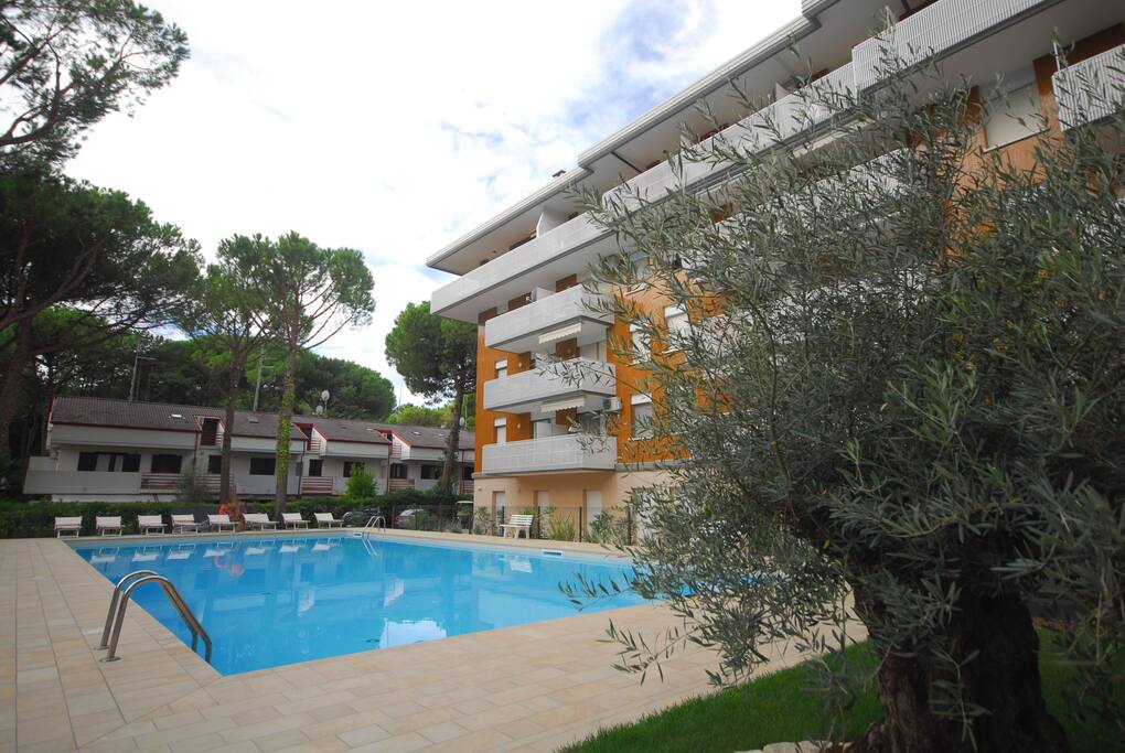 Esterno piscina | Exterior swimming pool