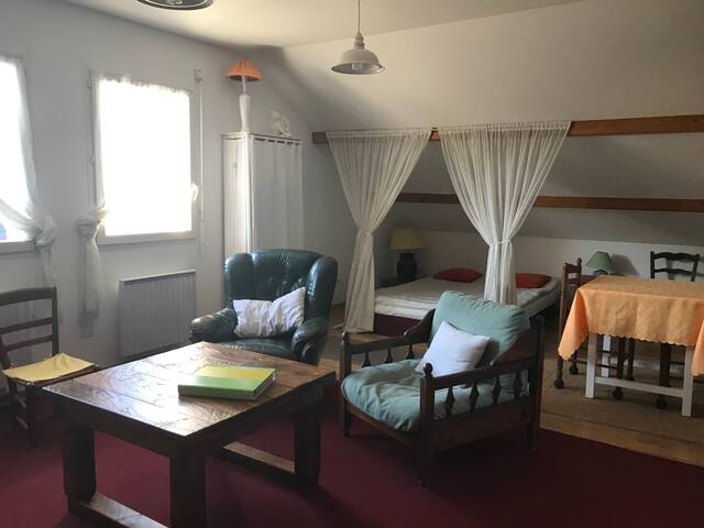 Aix, in the countryside, closed floor, garden, 4 beds