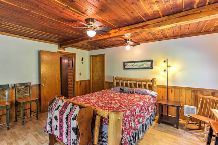 Chumba Mahiri cha kulala kilicho na kitanda cha malkia, kiwango cha chini