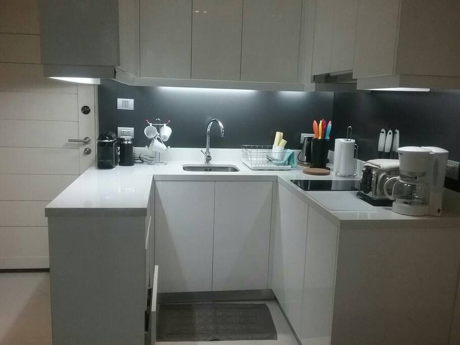 Full kitchen