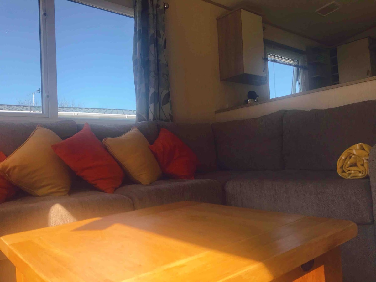 Top performing Airbnb: Bright & Spacious Holiday Home With WiFi And GCH in Bexhill On Sea