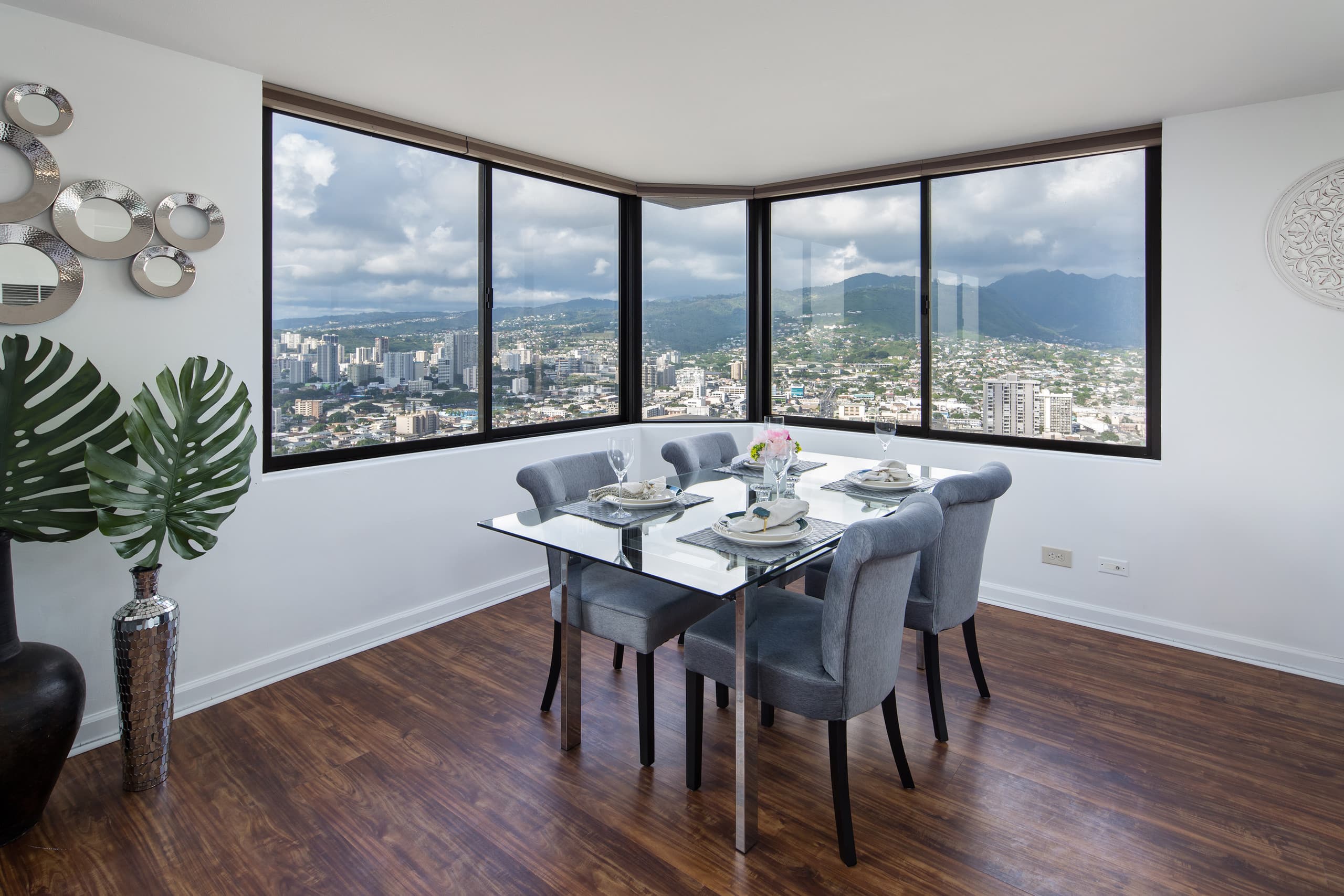 Condo in Honolulu · ★4.58 · 2 bedrooms · 5 beds · 2 private baths - Image 9