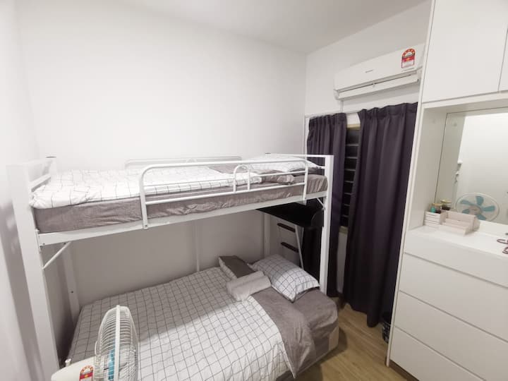 Соба 5: кревет на спрат