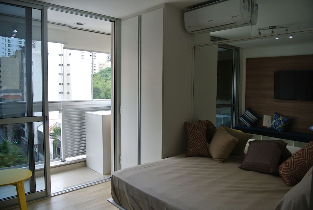 Varanda com vista para a Rua Augusta!