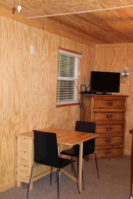 Pull out table for up to 6 people