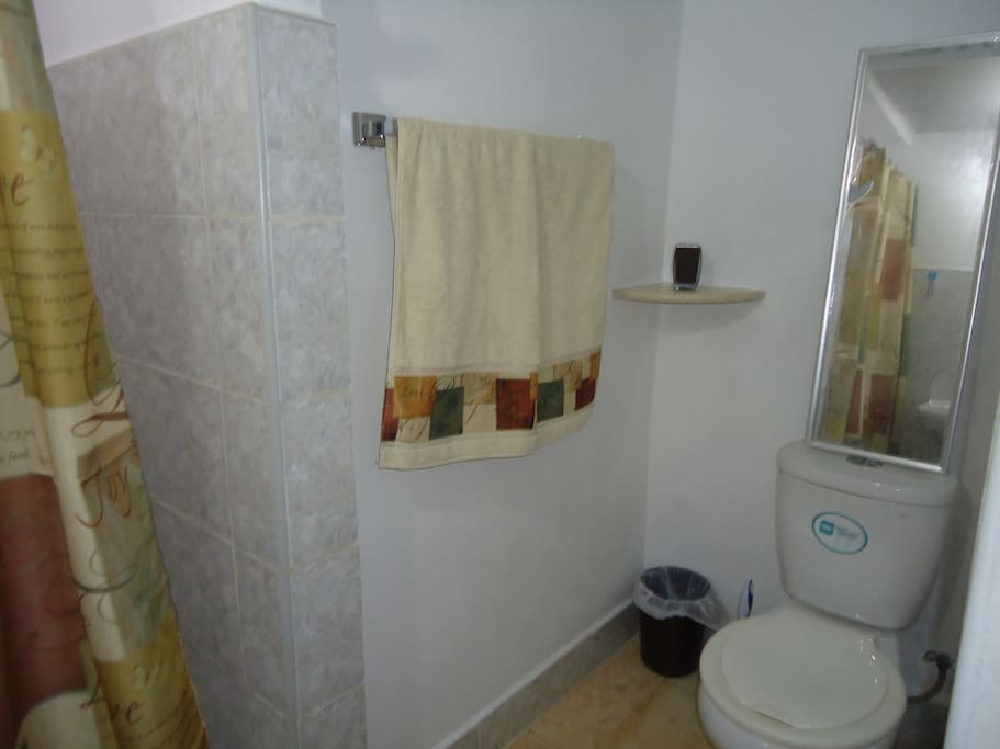 Cuenta con agua fría y caliente