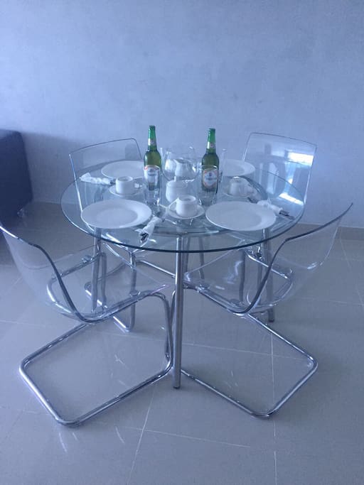 dinning table 4 chairs. comedor 4 sillas