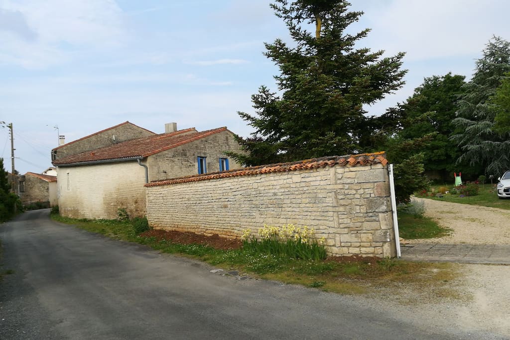 Le devant de la maison