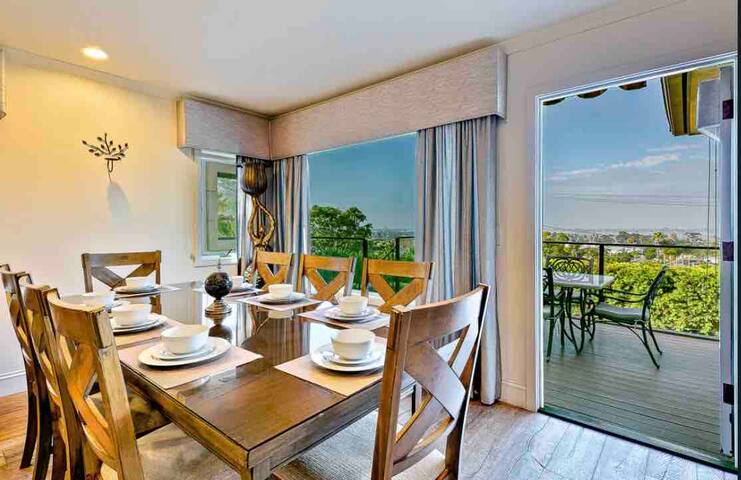 Spacious 5BD | Ocean Views • Pool • Jacuzzi gallery image 2