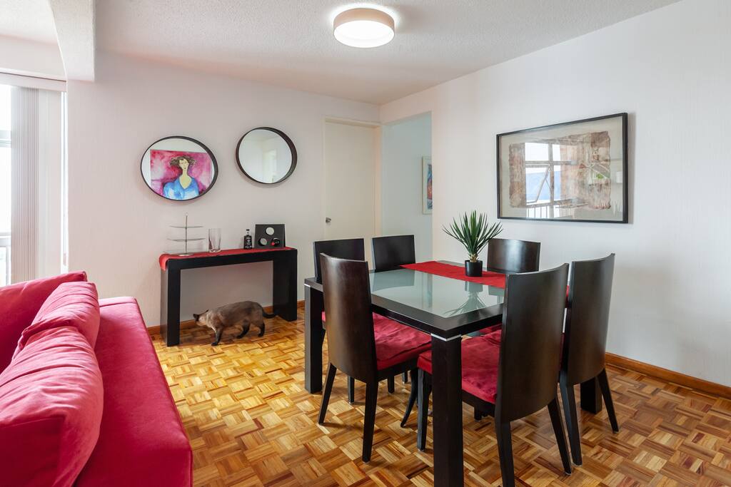 Savor every moment be it breakfast or dinner in our shared dining room! - ¡Saborea cada momento, ya sea el desayuno o la cena en nuestro comedor compartido!