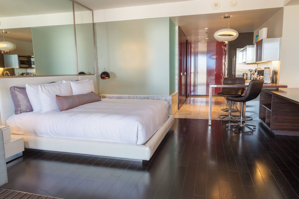 California King-sized bed