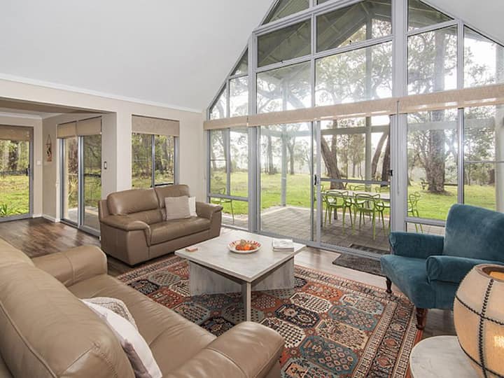 THE RIDGE.... Stunning valley vineyard views Houses for Rent in