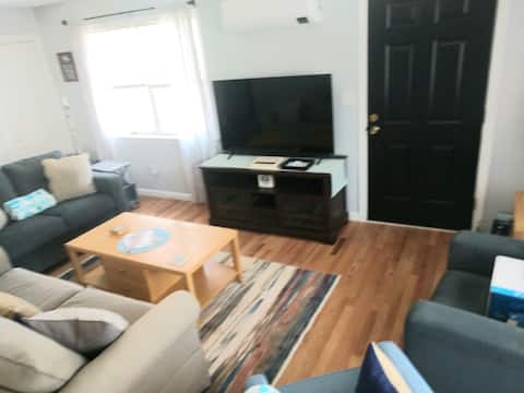 Coastal Haven, 2 minutes to beach, 2 bed 2 bath