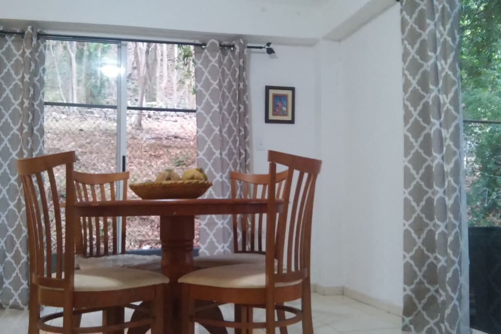 Dining Room/Comedor