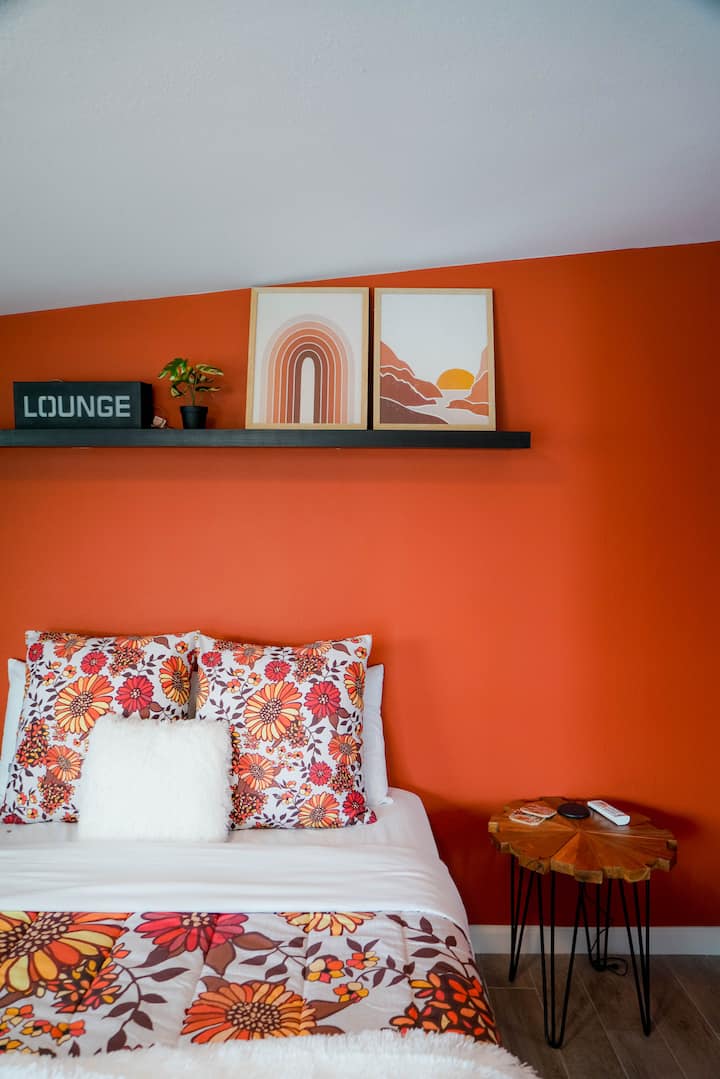 Wondering where the 4th bedroom and 3rd bathroom was? Look no further than the detached one bedroom suite!  Perfect for those who want to party with a little more privacy.