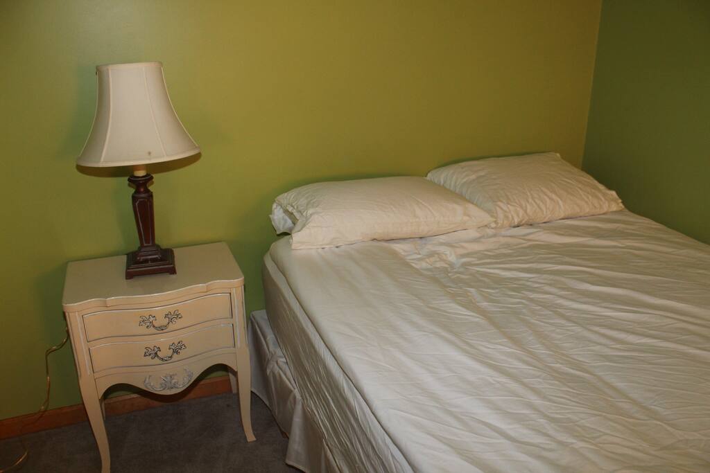 1st Queen bed