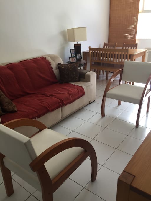 Sala com sofá retrátil e Wi-Fi