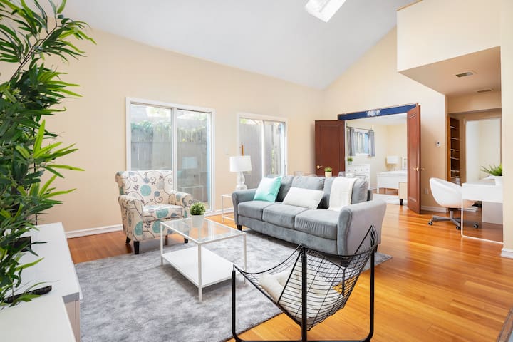 Vintage Oasis Downtown 7 Beds Eaton Centre Houses For Rent In