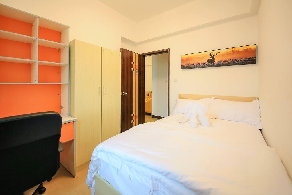 酒店的床,三色灯//Hotel bed, 3 tones of light//Cama de hotel, 3 tonos de luces