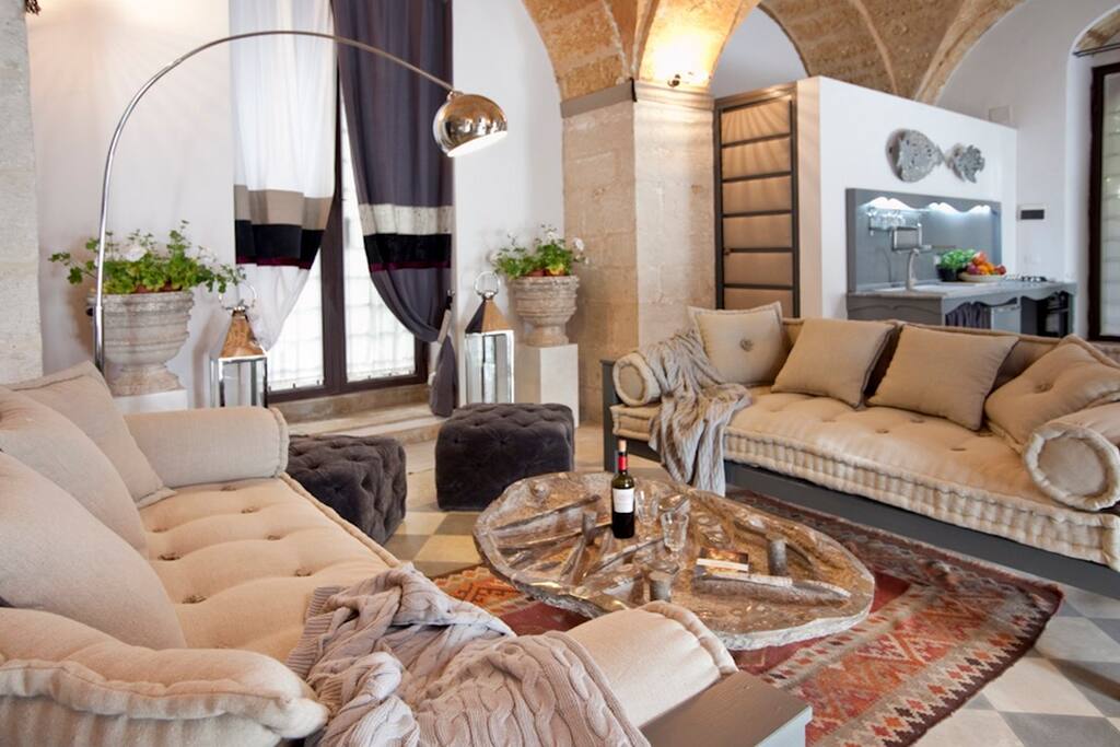 LIVINGROOM