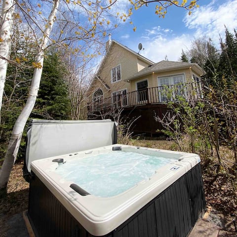 Intimate waterfront, spa & fireplace 1.5h from Mtl