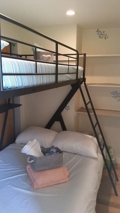 Please bear in mind the limited space in this cozy room!