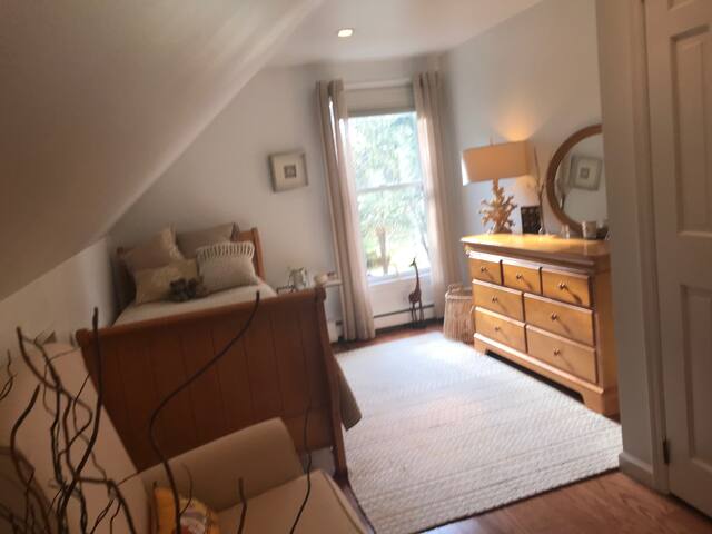 Beautiful Wading River Room in cozy chic house