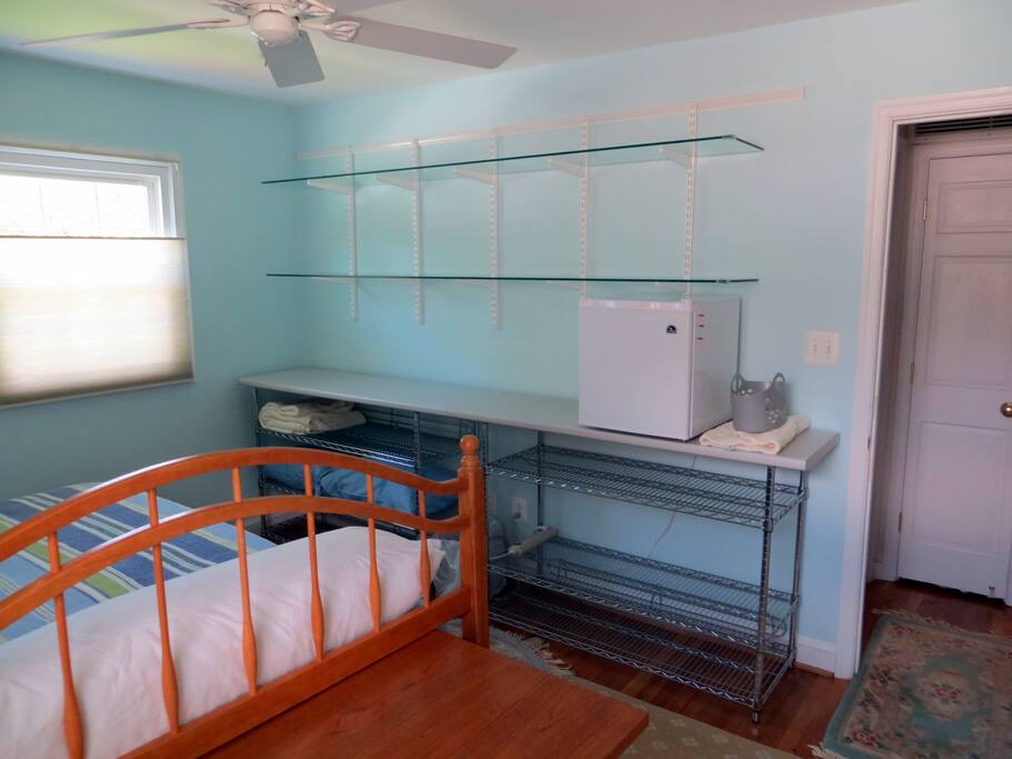 lots of shelf space and mini fridge