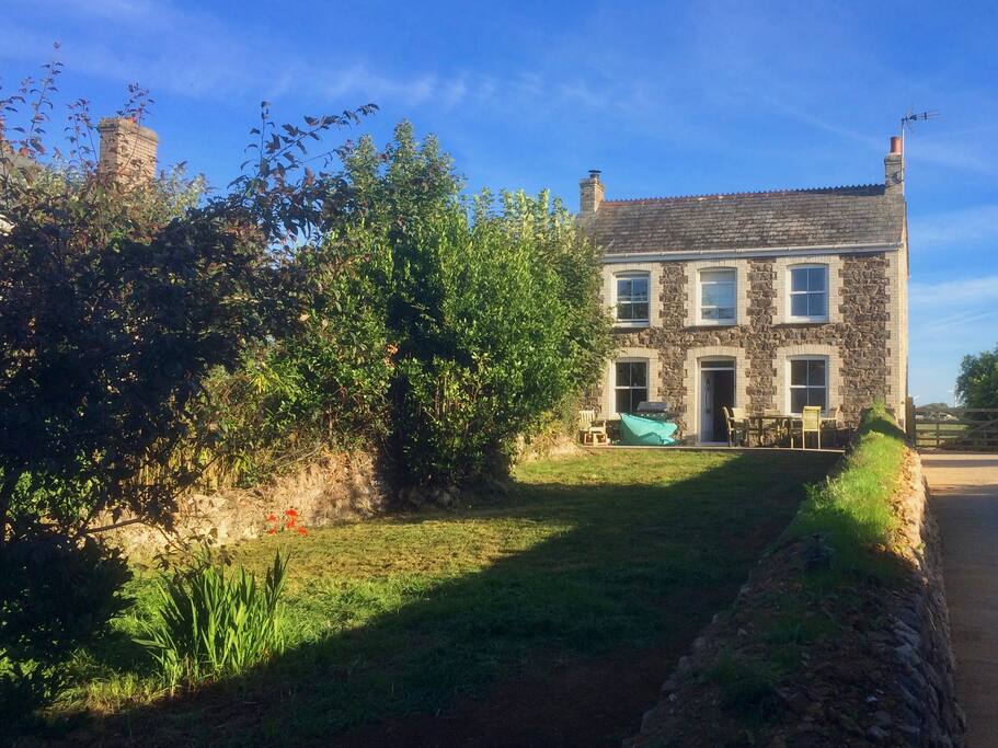 Rustic Cornish Farmhouse Houses for Rent in Talskiddy, United Kingdom