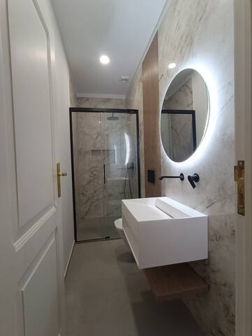 Park Deluxe/6 Rooms/Air Conditioner gallery image 5