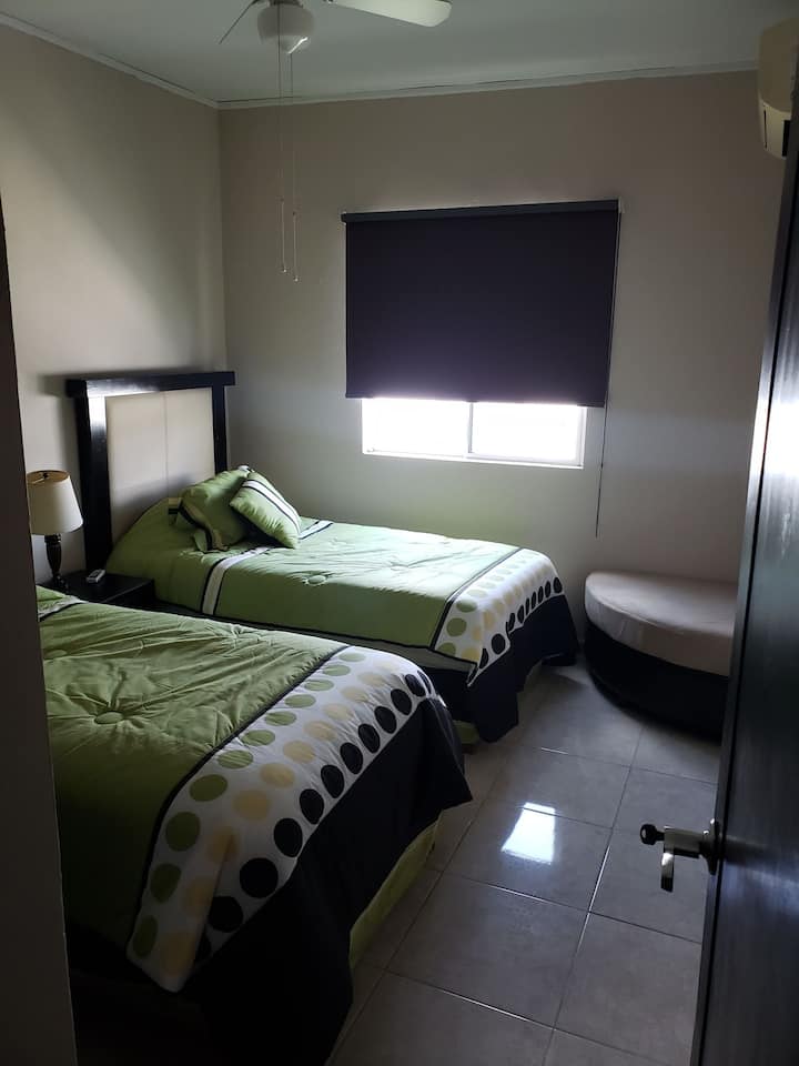 Bedroom 2 single beds 