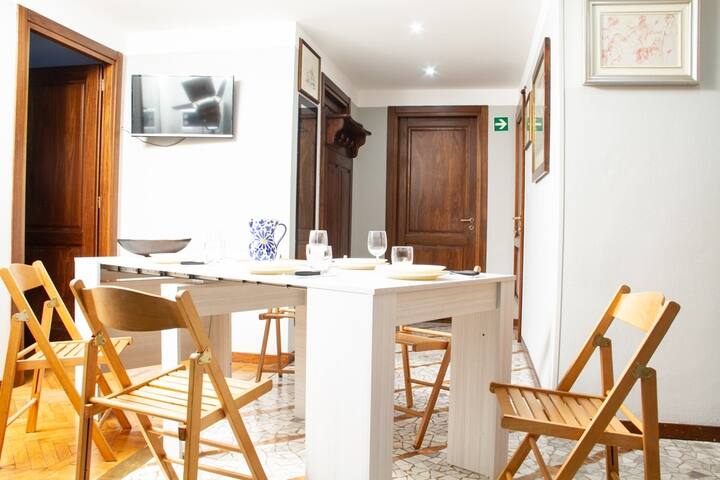 5 bedrooms – Very Large Apartment near center gallery image 4