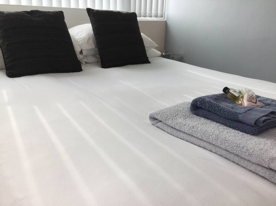 Double bed with towels