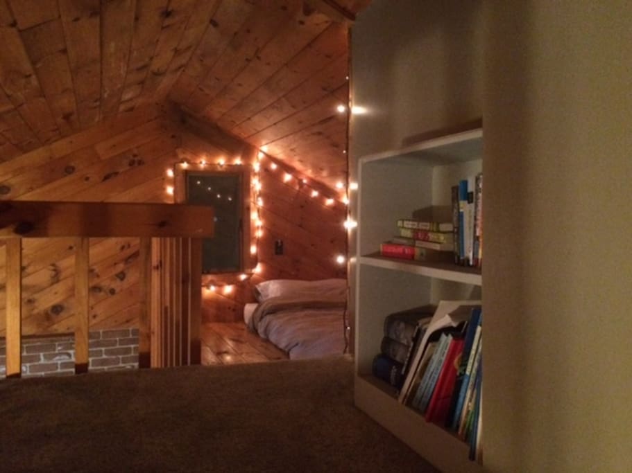 Loft with queen mattress