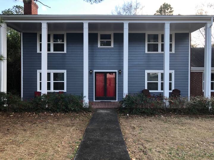 Renovated Colonial Charmer 1/4 mile to ANGC Houses for Rent in
